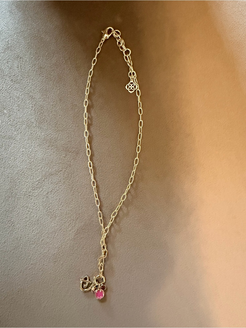 Kendra Scott Gold Chain Necklace with Pink Pendant Charm Disney - Picture 2 of 3